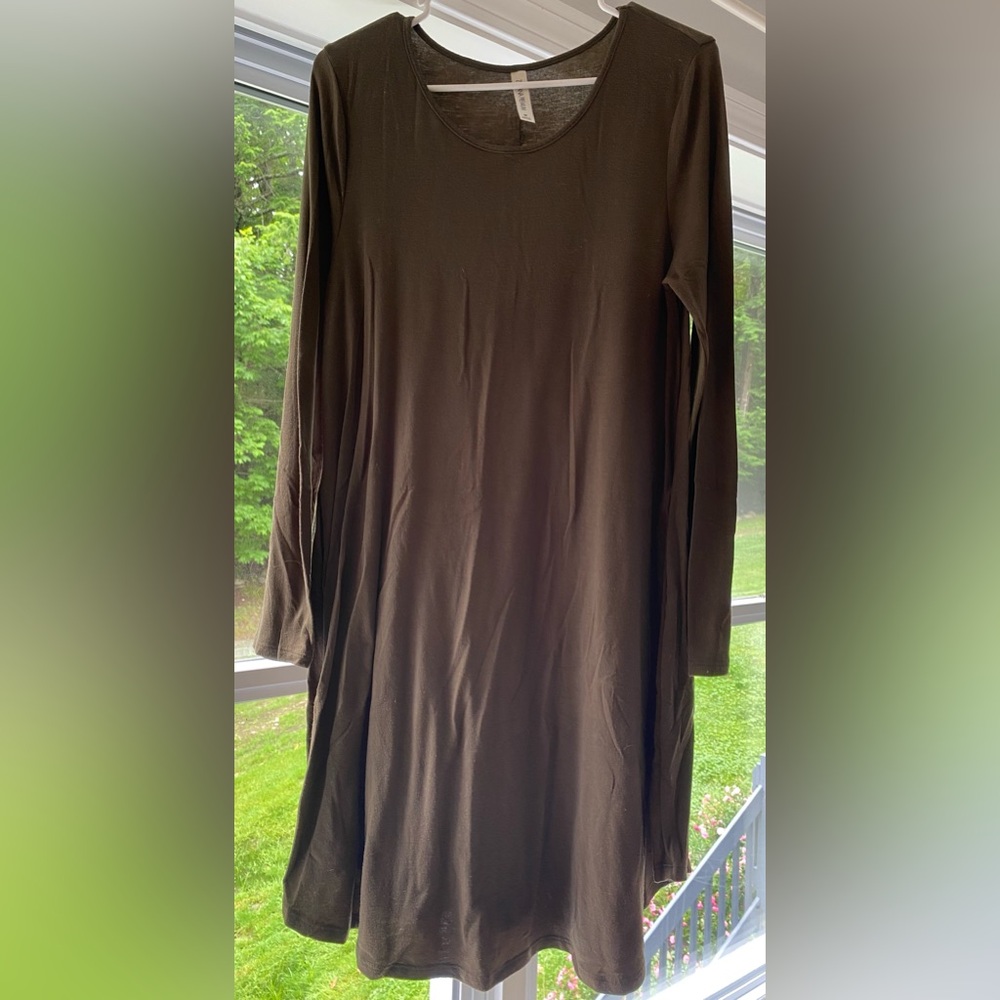 Zenana Premium cotton flowy long sleeve dress. Size Medium, olive green.